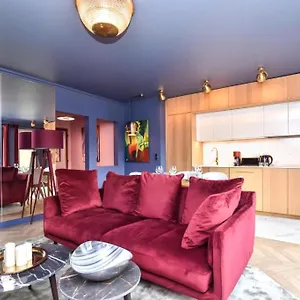 Appartement Luxury La Vie En Rose Jacuzzi Terrasse Parking, Parijs
