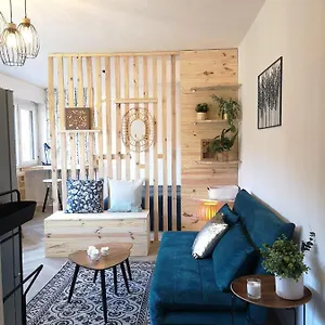 Superbe Rénové, Calme Et Lumineux Appartement Bons