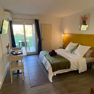 Joli 27m2 Oasis Provencale En Village En Camargue Appartement Arles